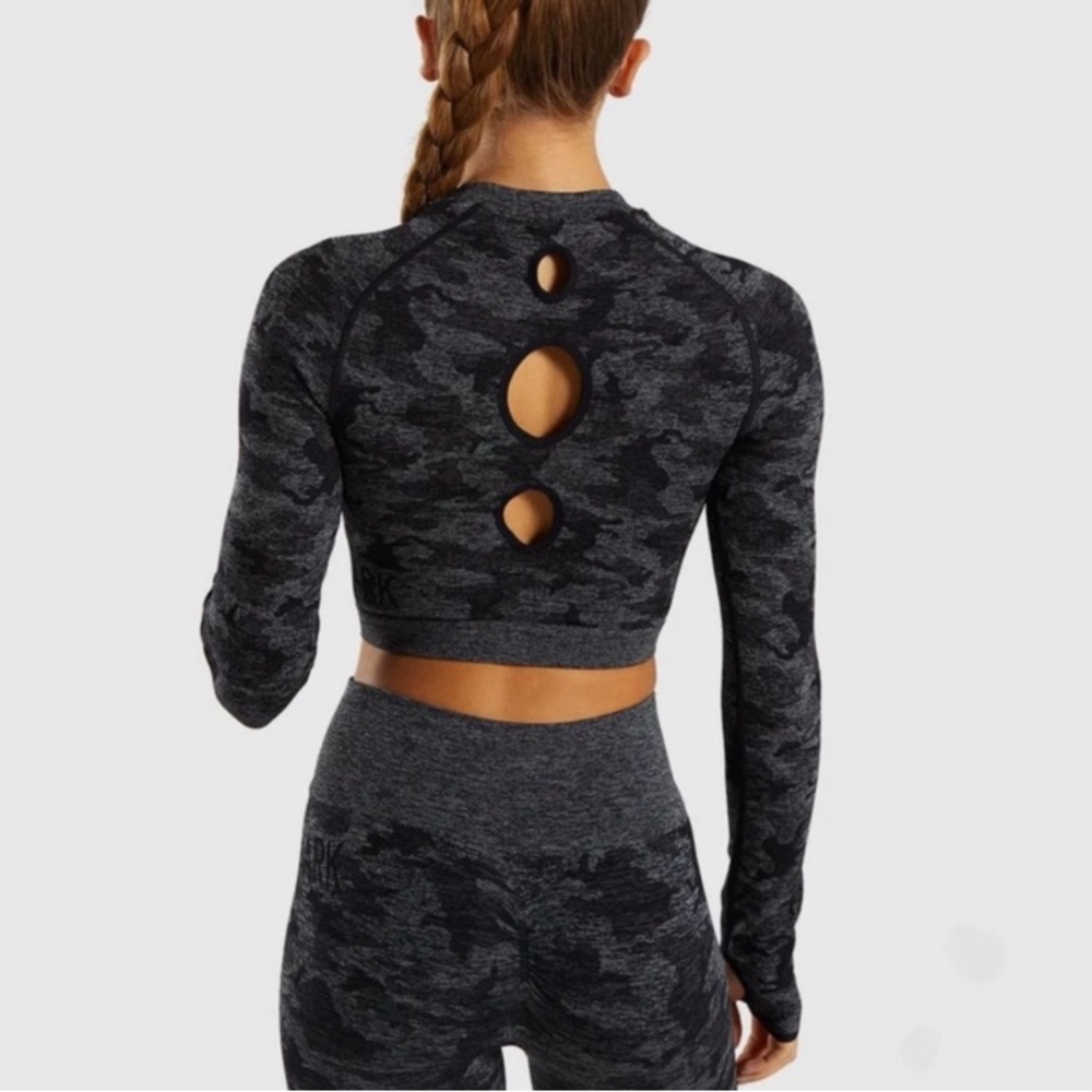 Gymshark Adapt Camo Seamless Long Sleeve Black & Gray Crop Top size Medium - Picture 2 of 9